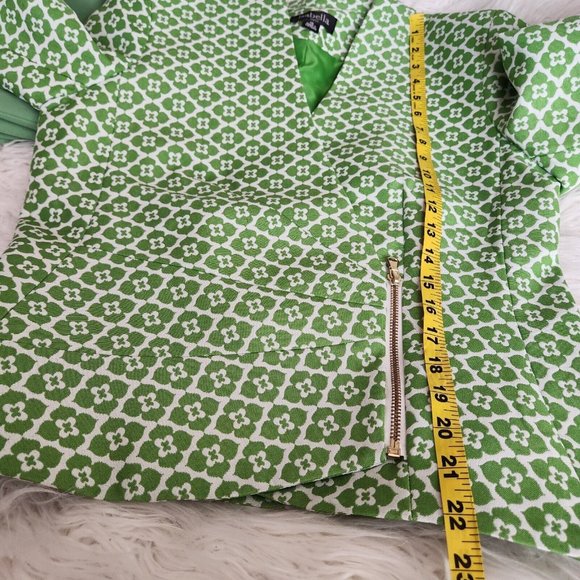 Green and White Skirt Set - Picture 11 of 16